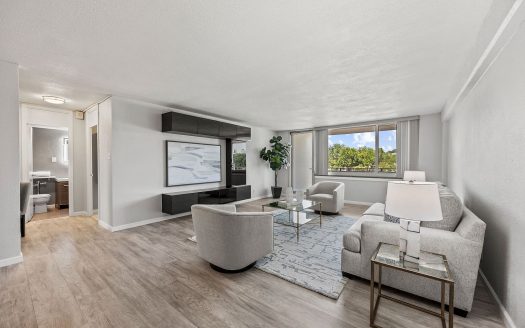 Condo for Sale in Dallas, TX 75219 – 1 Bedroom, 1 Bath – $228000