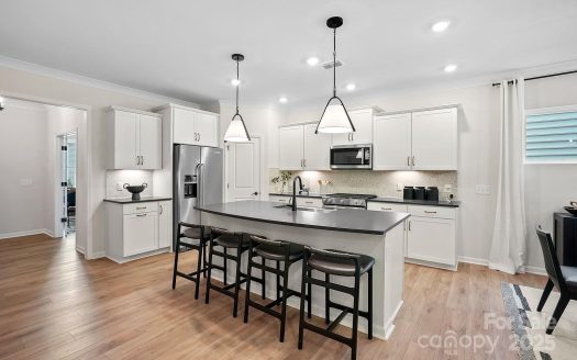 Single Family Home for Sale in Charlotte, NC 28215 – 5 Bedrooms, 3 Baths – $497170