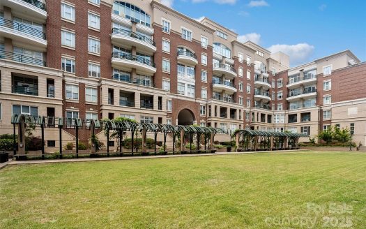 Condo for Sale in Charlotte, NC 28202 – 2 Bedrooms, 3 Baths – $548000
