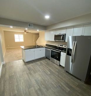 2-Bedroom Townhouse for Rent in Columbus, OH 43221 – $1450/mo | 2 Baths | Updated 2025
