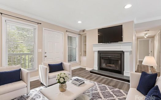 Condo for Sale in Charlotte, NC 28207 – 2 Bedrooms, 2 Baths – $350000