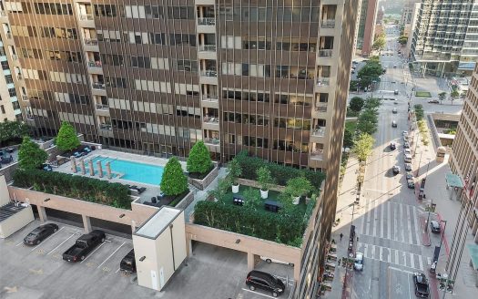 Condo for Sale in Dallas, TX 75202 – 1 Bedroom, 1 Bath – $220000