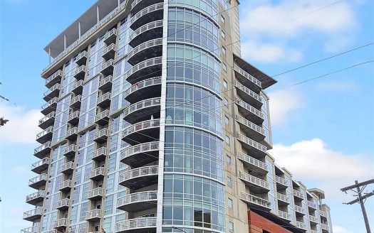 Condo for Sale in Charlotte, NC 28202 – 2 Bedrooms, 2 Baths – $499000