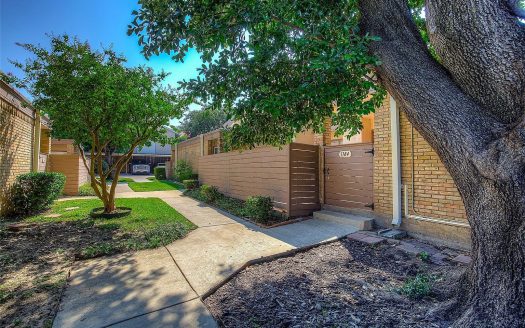 Condo for Sale in Dallas, TX 75220 – 2 Bedrooms, 2 Baths – $90000