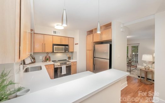 Condo for Sale in Charlotte, NC 28207 – 2 Bedroom, 1 Bath – $265000