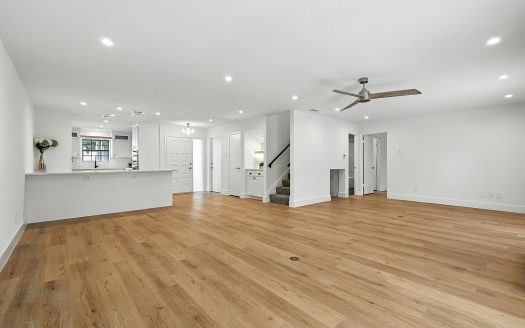 Condo for Sale in Dallas, TX 75208 – 3 Bedrooms, 2 Baths – $525000