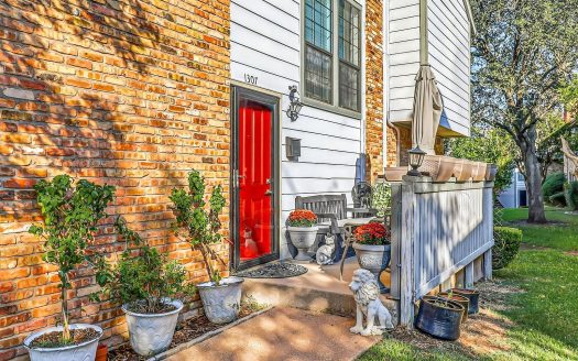 Condo for Sale in Dallas, TX 75248 – 2 Bedrooms, 2 Baths – $195000