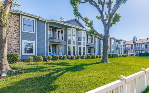 Multi Family Home for Sale in Dallas, TX 75208 – 2 Bedrooms, 2 Baths – $284950