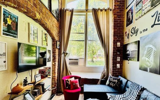 Condo for Sale in Charlotte, NC 28208 – 1 Bedroom, 1 Bath – $134500