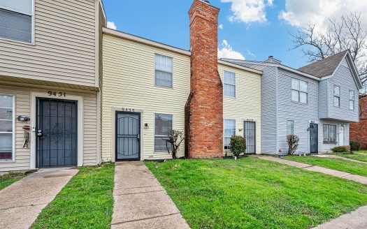 Townhouse for Sale in Dallas, TX 75227 – 1 Bedroom, 2 Baths – $90000