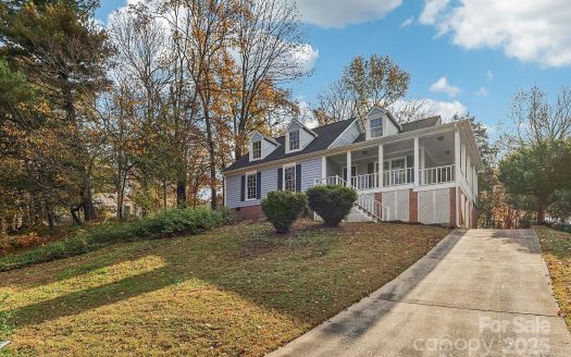 Single Family Home for Sale in Charlotte, NC 28226 – 5 Bedrooms, 3 Baths – $551600