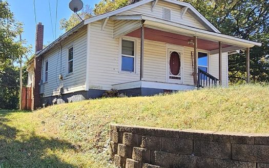 Single Family Home for Sale in Charlotte, NC 28208 – 2 Bedrooms, 1 Baths – $185000