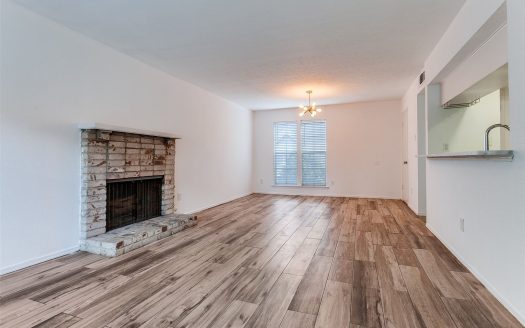 Condo for Sale in Dallas, TX 75240 – 2 Bedrooms, 2 Baths – $189000