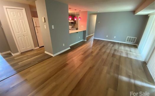 Condo for Sale in Charlotte, NC 28213 – 2 Bedrooms, 2 Baths – $155000