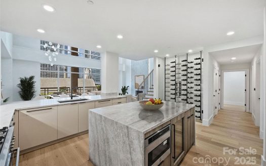 Condo for Sale in Charlotte, NC 28202 – 4 Bedrooms, 4 Baths – $2200000