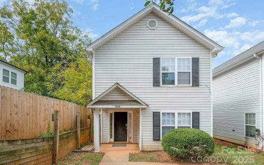 Condo for Sale in Charlotte, NC 28208 – 3 Bedrooms, 3 Baths – $225000