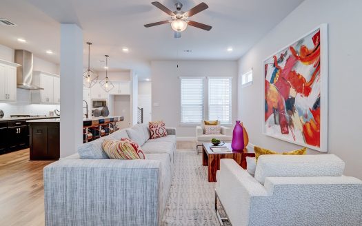 Townhouse for Sale in Dallas, TX 75208 – 3 Bedrooms, 3 Baths – $535000