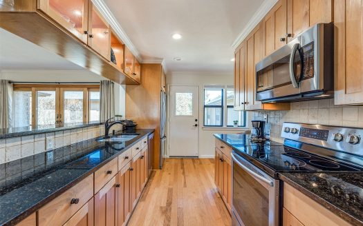 Condo for Sale in Dallas, TX 75230 – 3 Bedrooms, 2 Baths – $429000