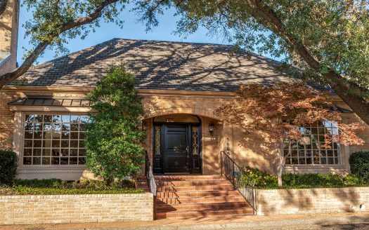 Townhouse for Sale in Dallas, TX 75209 – 4 Bedrooms, 4 Baths – $1575000