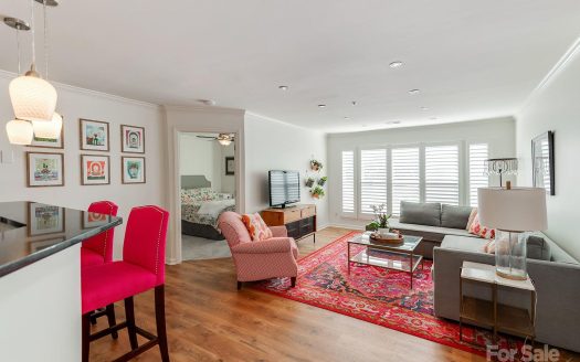 Condo for Sale in Charlotte, NC 28202 – 2 Bedrooms, 3 Baths – $317000