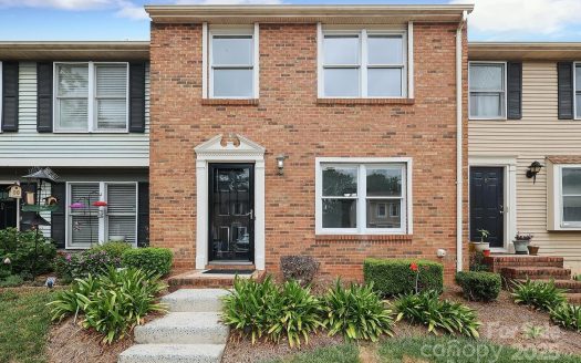Townhouse for Sale in Charlotte, NC 28213 – 3 Bedrooms, 2 Baths – $239000