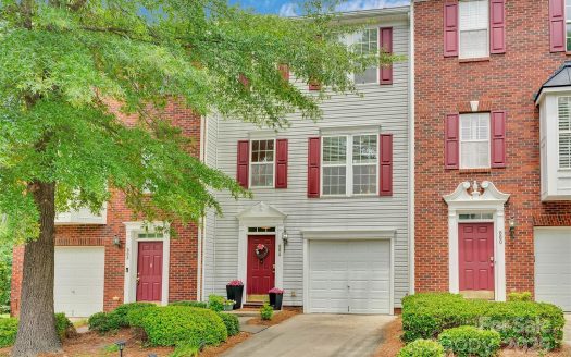 Townhouse for Sale in Charlotte, NC 28262 – 4 Bedrooms, 4 Baths – $327000