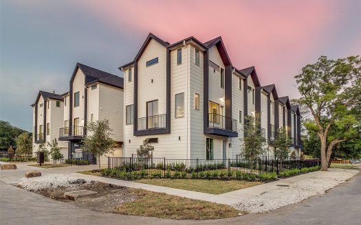 Townhouse for Sale in Dallas, TX 75210 – 2 Bedrooms, 3 Baths – $399000