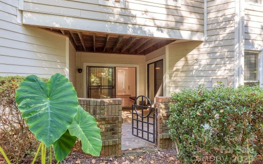 Condo for Sale in Charlotte, NC 28209 – 2 Bedrooms, 2 Baths – $375000