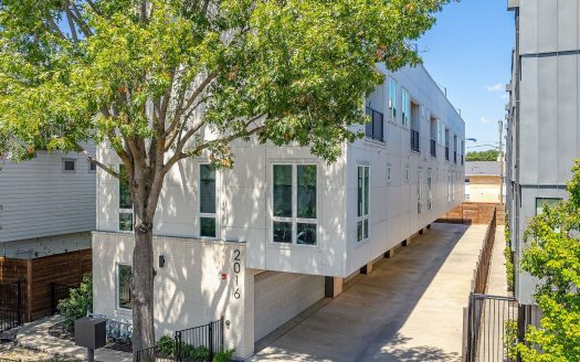 Condo for Sale in Dallas, TX 75204 – 2 Bedrooms, 3 Baths – $429900