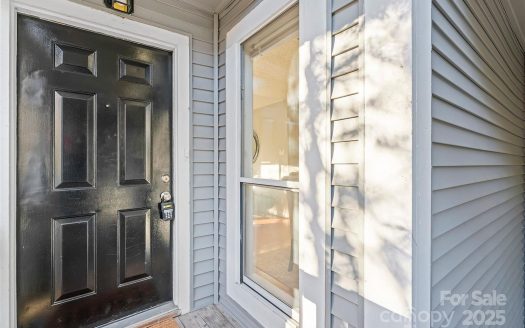 Condo for Sale in Charlotte, NC 28207 – 2 Bedroom, 1 Bath – $235000