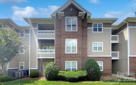 Condo for Sale in Charlotte, NC 28262 – 3 Bedrooms, 2 Baths – $275000