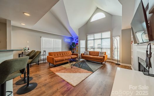 Condo for Sale in Charlotte, NC 28202 – 2 Bedrooms, 2 Baths – $334900