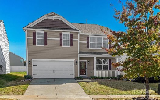 Single Family Home for Sale in Charlotte, NC 28216 – 4 Bedrooms, 3 Baths – $390000