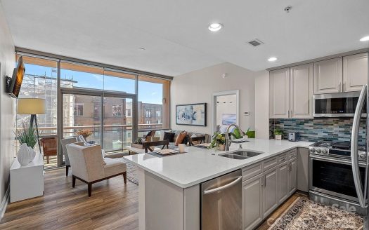 Condo for Sale in Charlotte, NC 28203 – 2 Bedrooms, 2 Baths – $585000