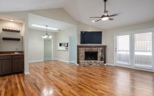 Condo for Sale in Dallas, TX 75206 – 2 Bedrooms, 2 Baths – $259000
