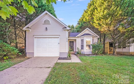 Single Family Home for Sale in Charlotte, NC 28216 – 2 Bedrooms, 2 Baths – $289900