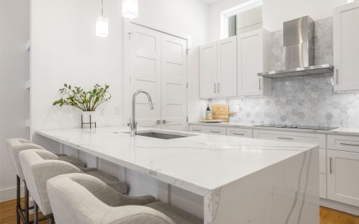 Condo for Sale in Dallas, TX 75204 – 2 Bedrooms, 3 Baths – $489000