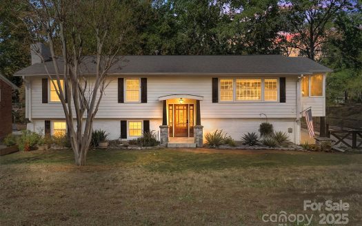 Single Family Home for Sale in Charlotte, NC 28270 – 5 Bedrooms, 3 Baths – $700000
