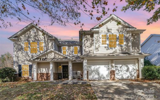 Single Family Home for Sale in Charlotte, NC 28278 – 5 Bedrooms, 3 Baths – $525000