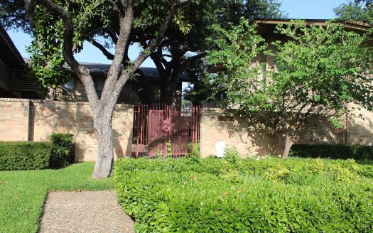 Condo for Sale in Dallas, TX 75230 – 2 Bedrooms, 2 Baths – $190000