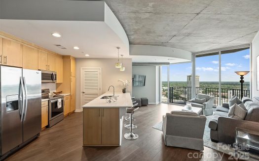 Condo for Sale in Charlotte, NC 28202 – 1 Bedroom, 1 Bath – $359900