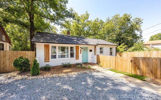 Single Family Home for Sale in Charlotte, NC 28208 – 2 Bedrooms, 1 Baths – $270000