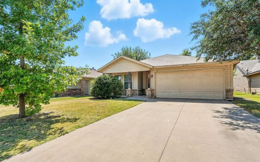 Single Family Home for Sale in Dallas, TX 75233 – 5 Bedrooms, 2 Baths – $304500