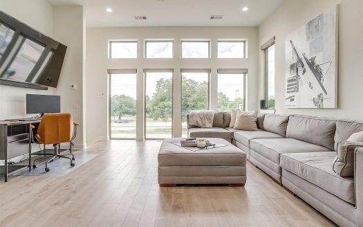 Condo for Sale in Dallas, TX 75210 – 2 Bedrooms, 3 Baths – $339000