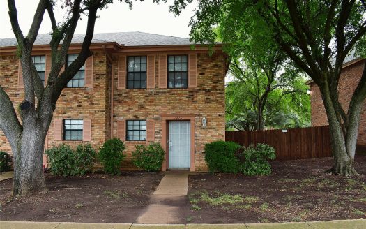 Townhouse for Sale in Fort Worth, TX 76133 – 2 Bedrooms, 2 Baths – $150000