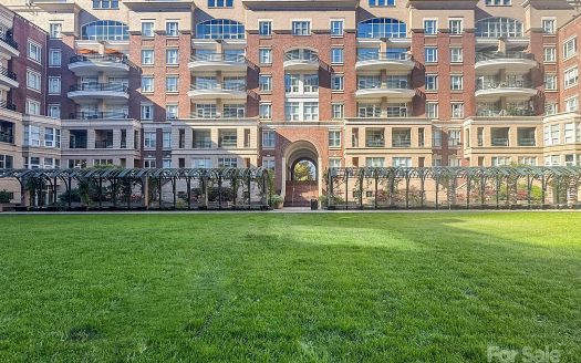 Condo for Sale in Charlotte, NC 28202 – 2 Bedrooms, 2 Baths – $600000