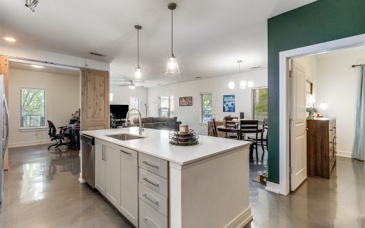 Condo for Sale in Dallas, TX 75206 – 2 Bedrooms, 2 Baths – $475000