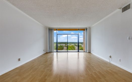 Condo for Sale in Dallas, TX 75248 – 2 Bedrooms, 2 Baths – $320000