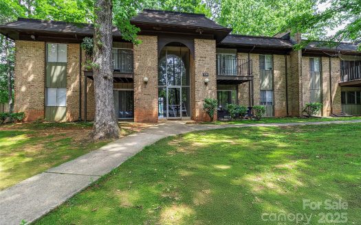 Condo for Sale in Charlotte, NC 28213 – 1 Bedroom, 1 Bath – $115000
