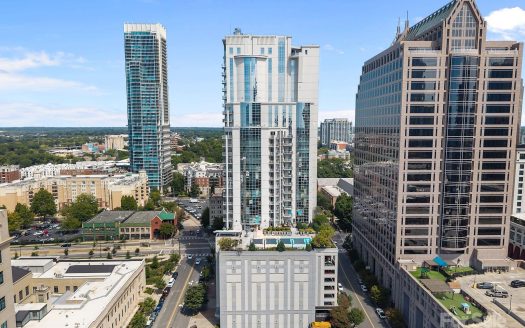 Condo for Sale in Charlotte, NC 28202 – 1 Bedroom, 1 Bath – $339000